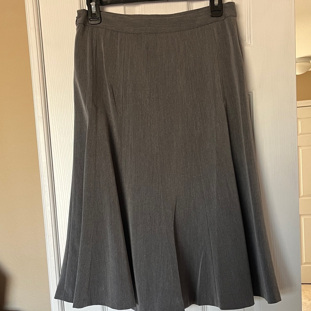 East 5th Grey Midi Flare Skirt Sz 8 - Picture 4 of 5